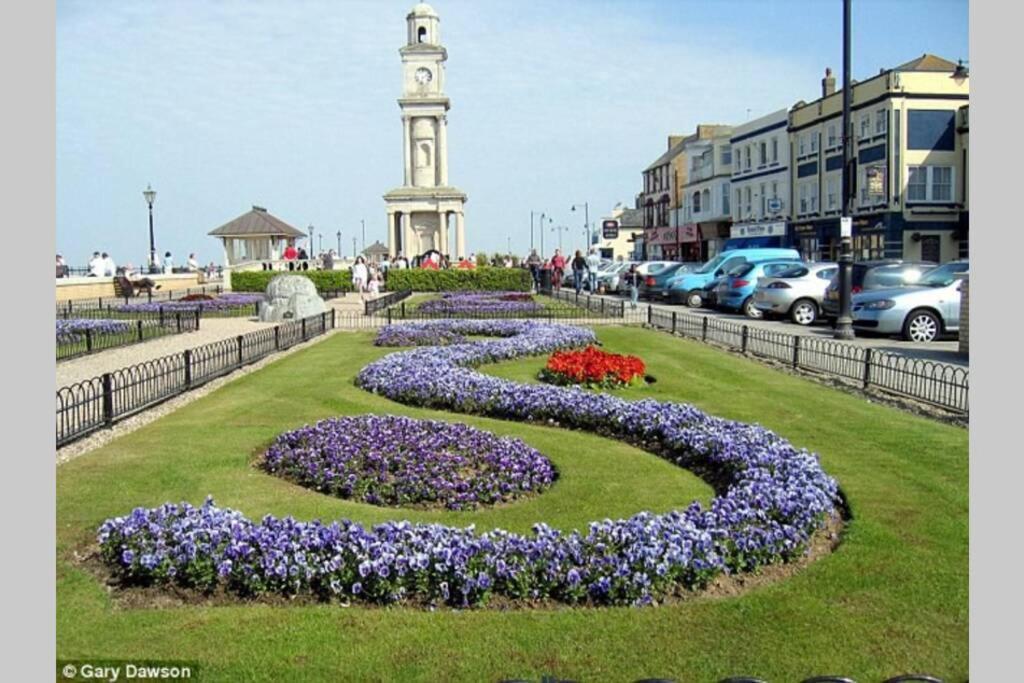 Grand 2 Bed Georgian Apartment At Florence House With King Bed, In The Heart Of Herne Bay & 300M From Beach Exterior foto