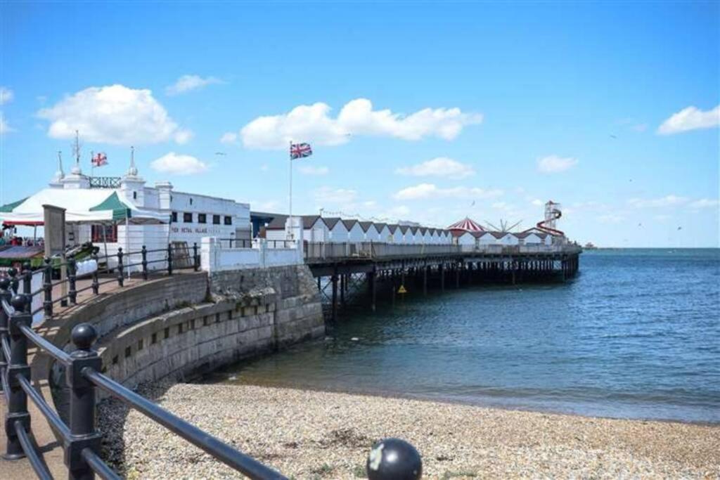 Grand 2 Bed Georgian Apartment At Florence House With King Bed, In The Heart Of Herne Bay & 300M From Beach Exterior foto