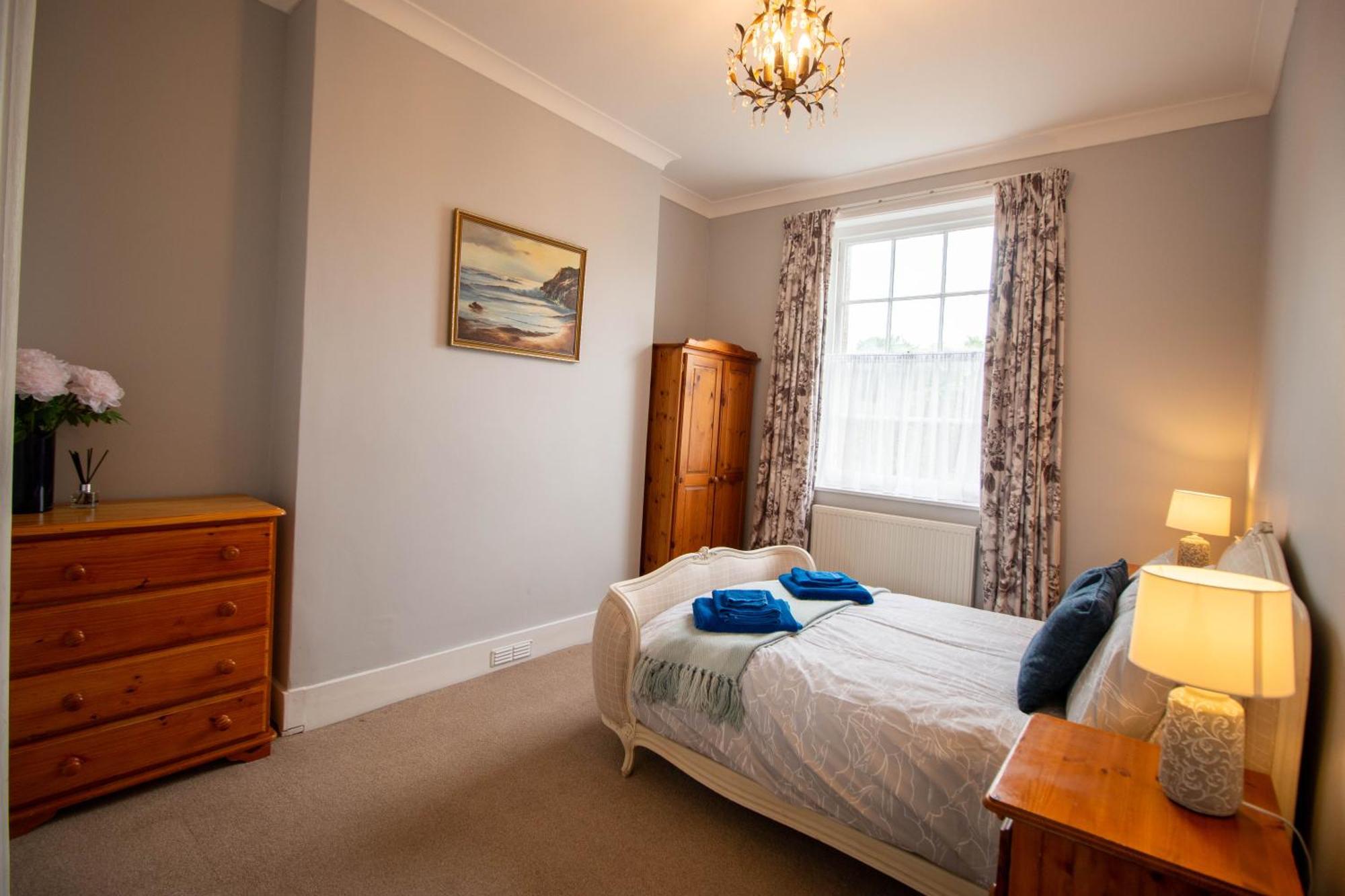 Grand 2 Bed Georgian Apartment At Florence House With King Bed, In The Heart Of Herne Bay & 300M From Beach Exterior foto