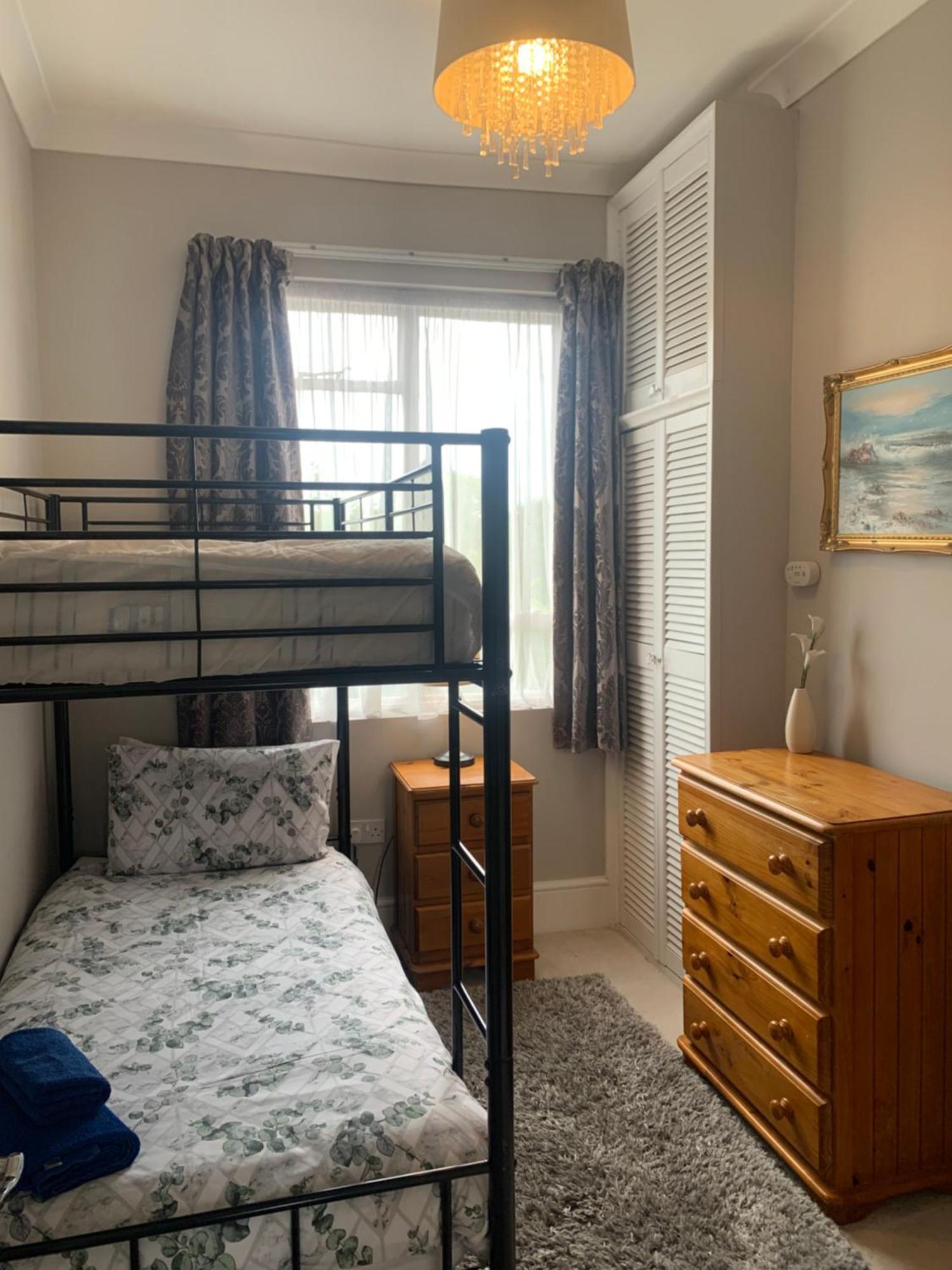 Grand 2 Bed Georgian Apartment At Florence House With King Bed, In The Heart Of Herne Bay & 300M From Beach Exterior foto